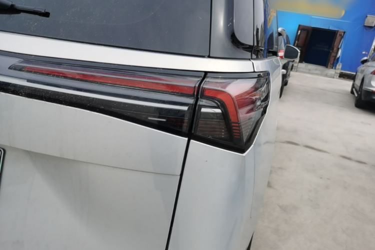 Used Buick GL8 New Energy 2025 Lu Shang Smart Enjoyment Edition 7-Seater Right Rear Taillight
