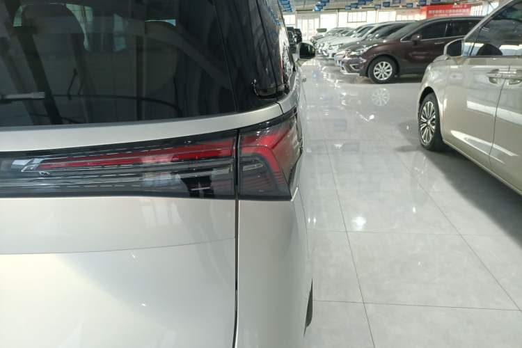 Used Buick GL8 New Energy 2025 Lu Shang Luxury Edition 7-Seater Right Rear Taillight