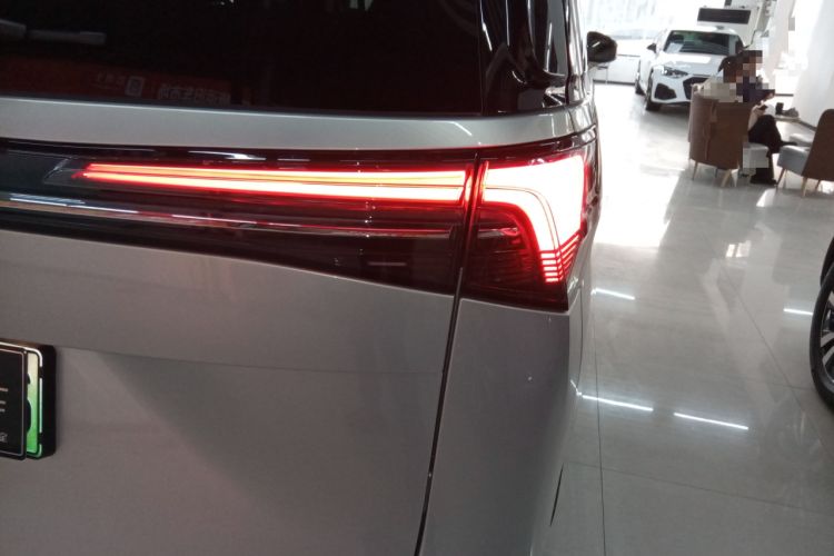 Used Buick GL8 New Energy 2025 Lu Shang Luxury Edition 7-Seater Right Rear Taillight
