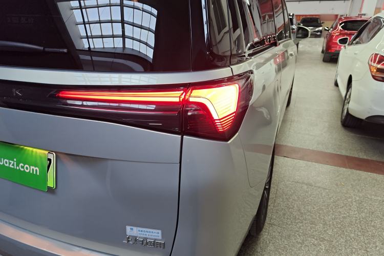 Used Buick GL8 New Energy 2025 Lu Shang Luxury Edition 7-Seater Right Rear Taillight