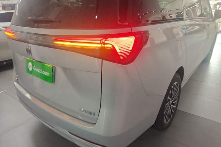 Used Buick GL8 New Energy 2025 Lu Shang Luxury Edition 7-Seater Right Rear Taillight
