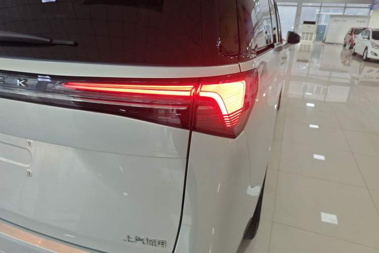 Used Buick GL8 New Energy 2025 Lu Shang Smart Enjoyment Edition 7-Seater Right Rear Taillight