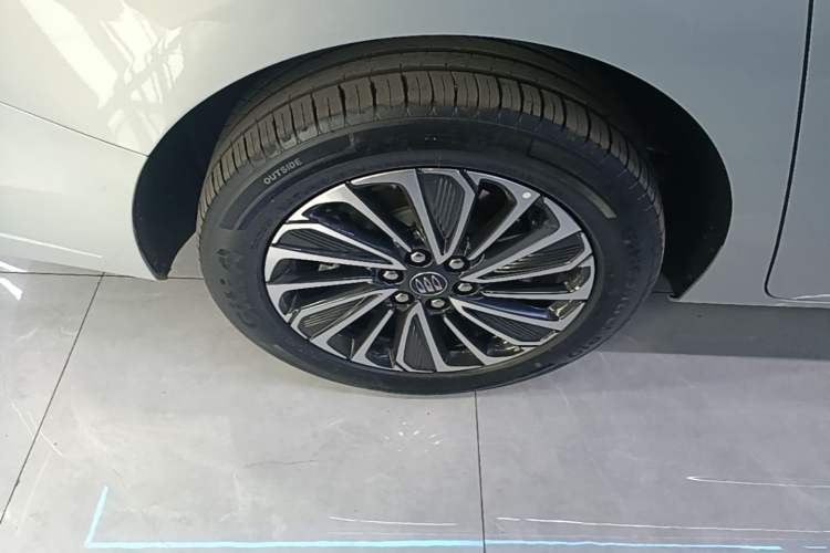 Used Buick GL8 New Energy 2025 Lu Shang Luxury Edition 7-Seater Right Rear Wheel Hub