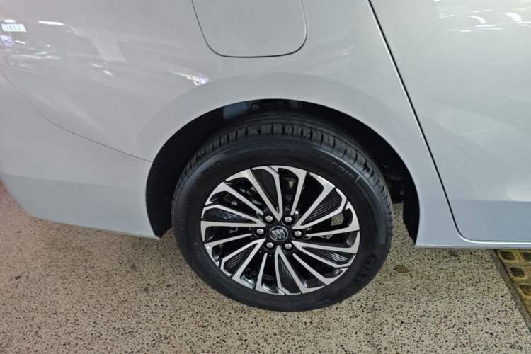 Used Buick GL8 New Energy 2025 Lu Shang Smart Enjoyment Edition 7-Seater Right Rear Wheel Hub