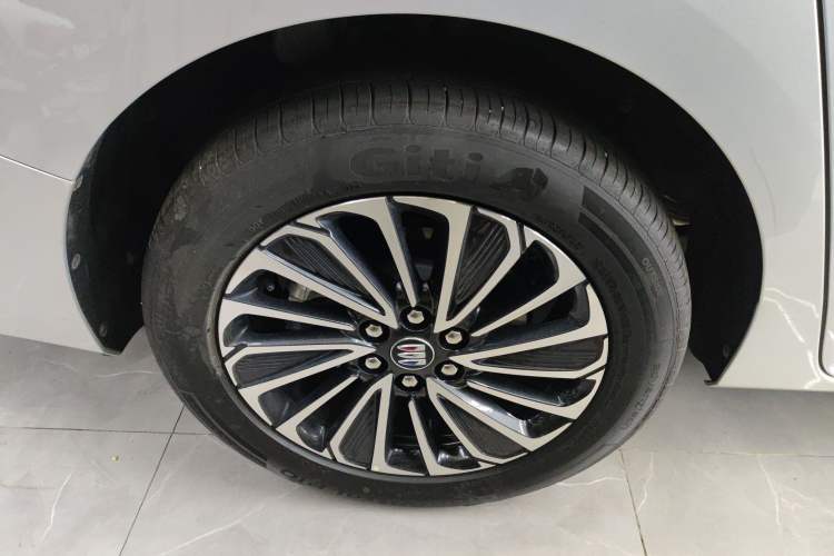 Used Buick GL8 New Energy 2025 Lu Shang Luxury Edition 7-Seater Right Rear Wheel Hub