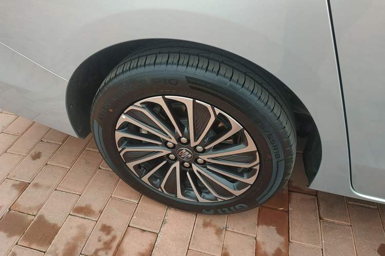 Used Buick GL8 New Energy 2025 Lu Shang Smart Enjoyment Edition 7-Seater Right Rear Wheel Hub