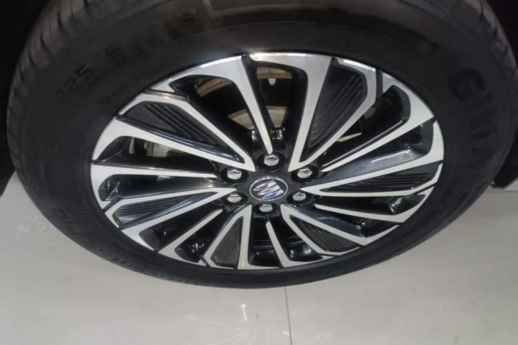 Used Buick GL8 New Energy 2025 Lu Shang Smart Enjoyment Edition 7-Seater Right Rear Wheel Hub