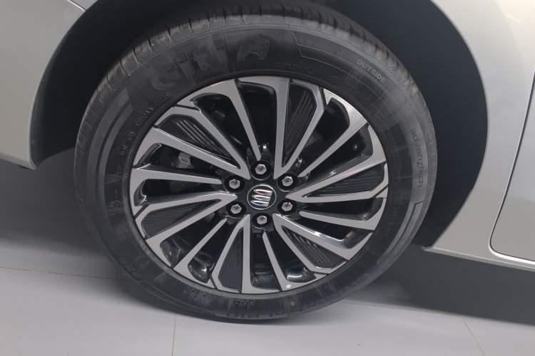Used Buick GL8 New Energy 2025 Lu Shang Smart Enjoyment Edition 7-Seater Right Rear Wheel Hub