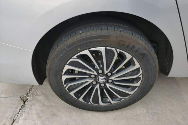 Used Buick GL8 New Energy 2025 Lu Shang Smart Enjoyment Edition 7-Seater Right Rear Wheel Hub