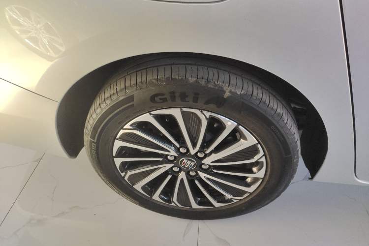 Used Buick GL8 New Energy 2025 Lu Shang Luxury Edition 7-Seater Right Rear Wheel Hub