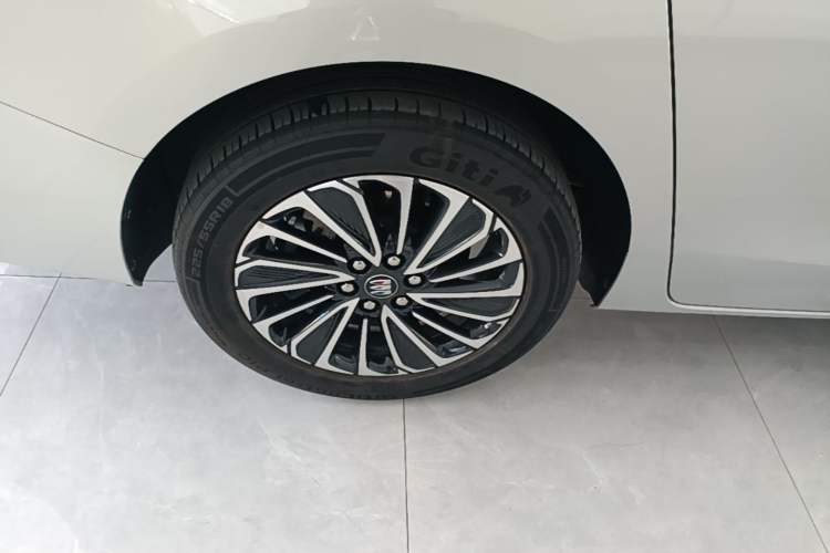 Used Buick GL8 New Energy 2025 Lu Shang Smart Enjoyment Edition 7-Seater Right Rear Wheel Hub