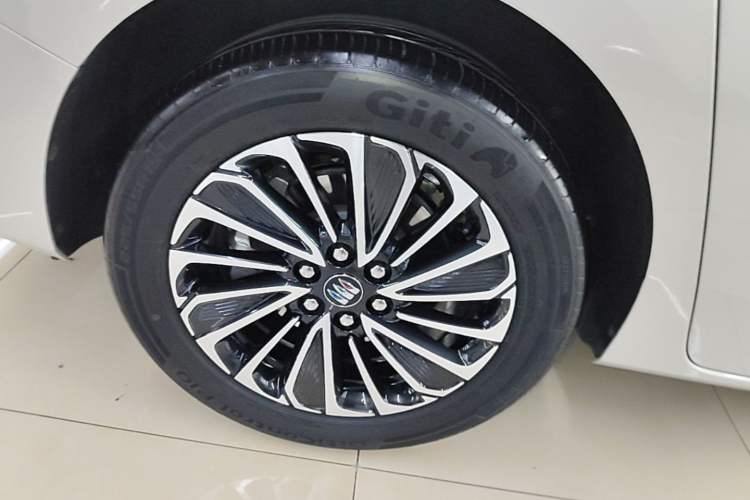 Used Buick GL8 New Energy 2025 Lushang First-Drive Edition 7-Seater Right Rear Wheel Hub