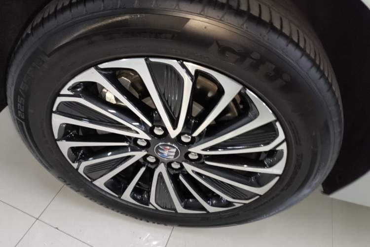 Used Buick GL8 New Energy 2025 Lu Shang Luxury Edition 7-Seater Right Rear Wheel Hub