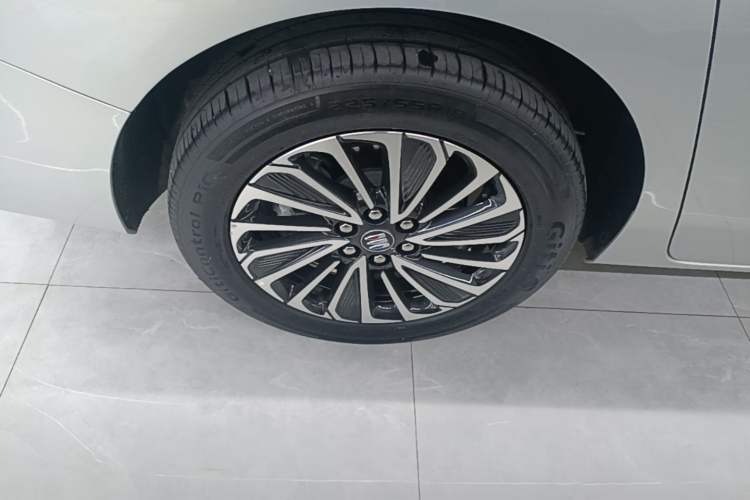 Used Buick GL8 New Energy 2025 Lu Shang Luxury Edition 7-Seater Right Rear Wheel Hub