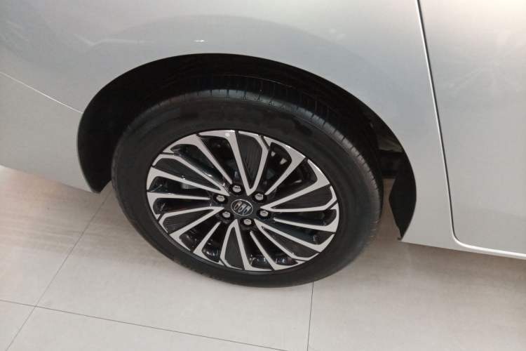 Used Buick GL8 New Energy 2025 Lu Shang Luxury Edition 7-Seater Right Rear Wheel Hub