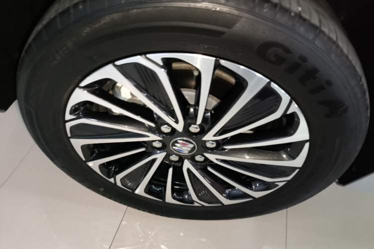 Used Buick GL8 New Energy 2025 Lu Shang Luxury Edition 7-Seater Right Rear Wheel Hub