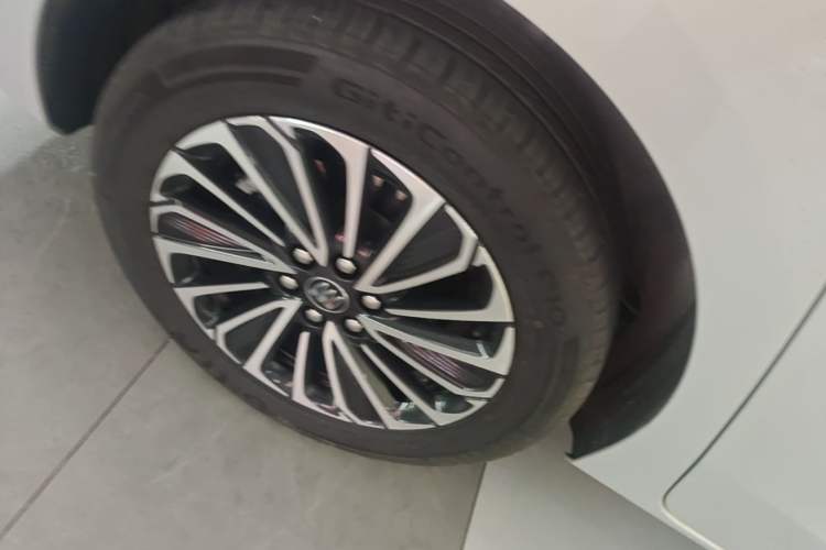 Used Buick GL8 New Energy 2025 Lu Shang Luxury Edition 7-Seater Right Rear Wheel Hub