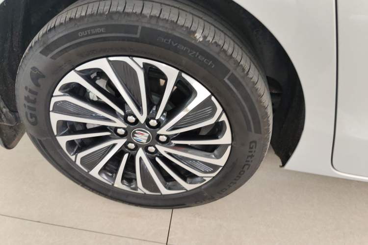 Used Buick GL8 New Energy 2025 Lu Shang Luxury Edition 7-Seater Right Rear Wheel Hub
