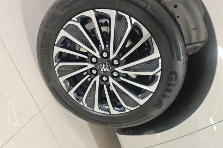 Used Buick GL8 New Energy 2025 Lu Shang Smart Enjoyment Edition 7-Seater Right Rear Wheel Hub