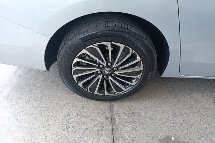 Used Buick GL8 New Energy 2025 Lu Shang Luxury Edition 7-Seater Right Rear Wheel Hub