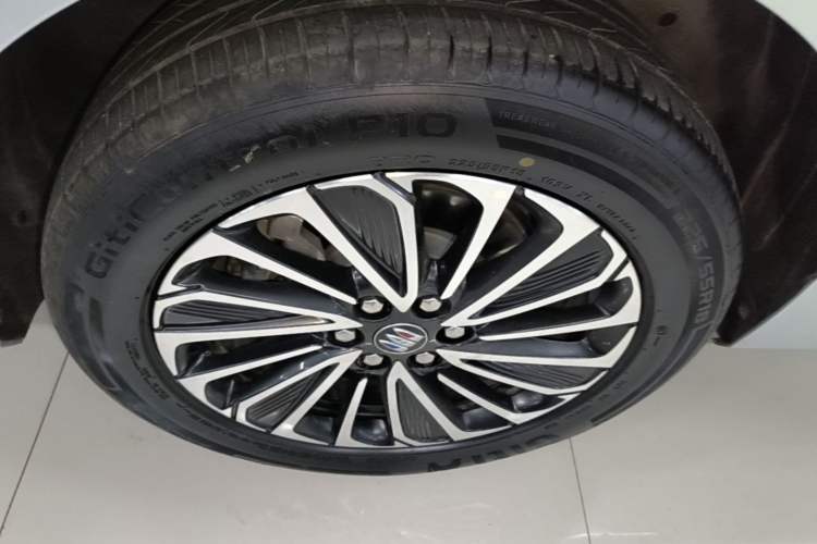 Used Buick GL8 New Energy 2025 Lu Shang Luxury Edition 7-Seater Right Rear Wheel Hub