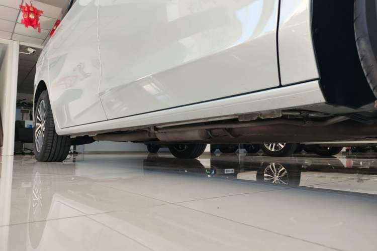 Used Buick GL8 New Energy 2025 Lu Shang Luxury Edition 7-Seater Right Side Sill