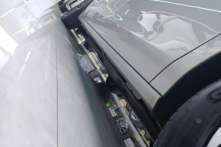 Used Buick GL8 New Energy 2025 Lu Shang Luxury Edition 7-Seater Right Side Sill