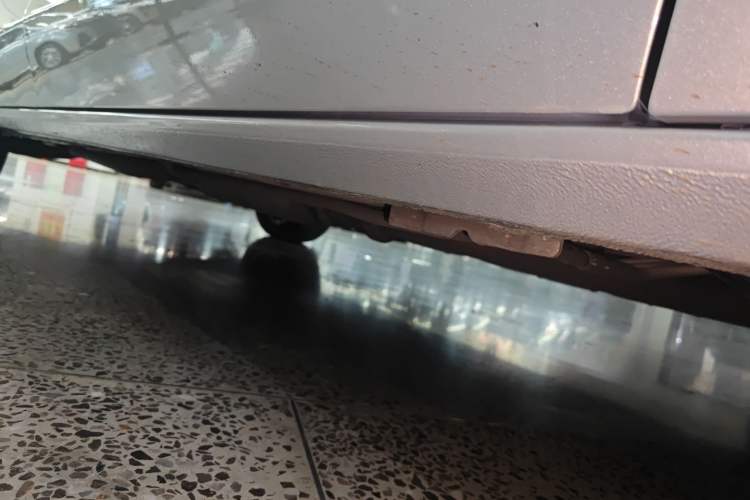Used Buick GL8 New Energy 2025 Lushang First-Drive Edition 7-Seater Right Side Sill
