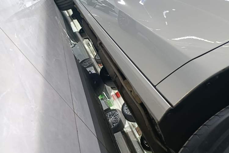 Used Buick GL8 New Energy 2025 Lu Shang Luxury Edition 7-Seater Right Side Sill