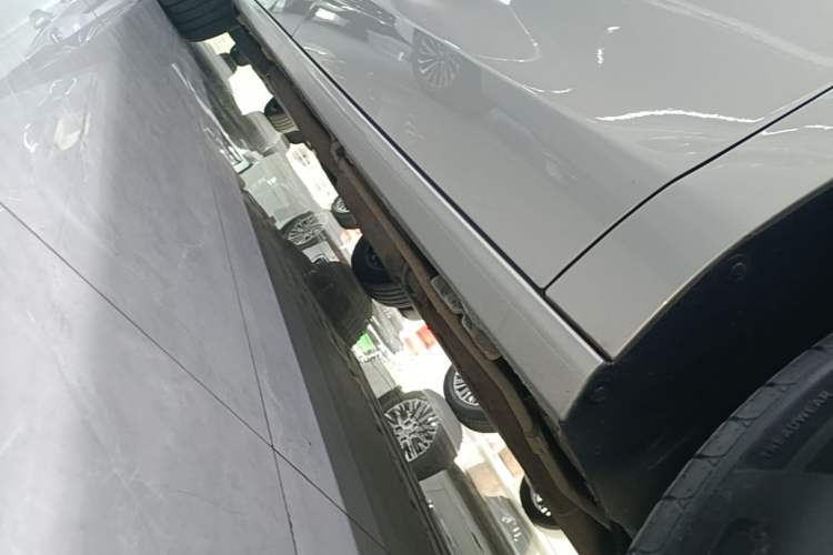 Used Buick GL8 New Energy 2025 Lu Shang Luxury Edition 7-Seater Right Side Sill