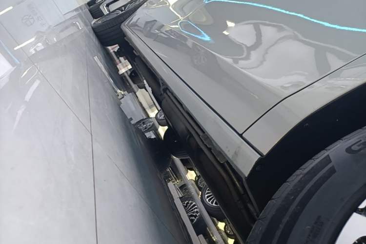 Used Buick GL8 New Energy 2025 Lu Shang Luxury Edition 7-Seater Right Side Sill