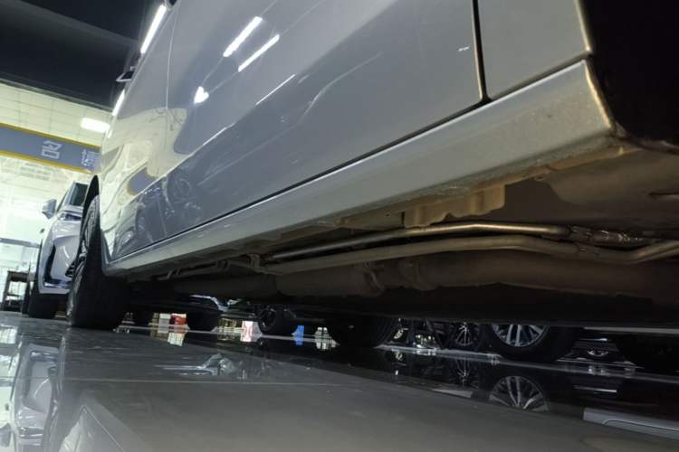 Used Buick GL8 New Energy 2025 Lu Shang Luxury Edition 7-Seater Right Side Sill