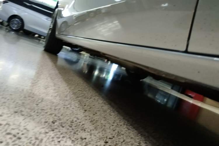 Used Buick GL8 New Energy 2025 Lu Shang Luxury Edition 7-Seater Right Side Sill