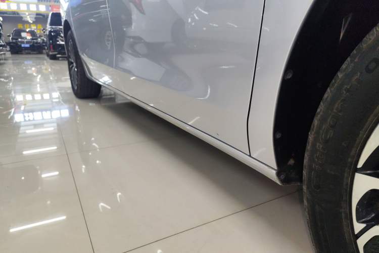 Used Buick GL8 New Energy 2025 Lu Shang Luxury Edition 7-Seater Right Side Sill