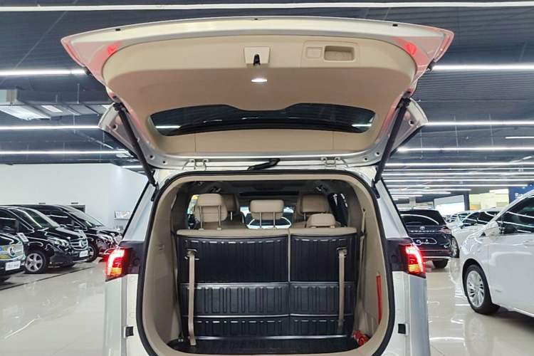 Used Buick GL8 New Energy 2025 Lushang First-Drive Edition 7-Seater Trunk