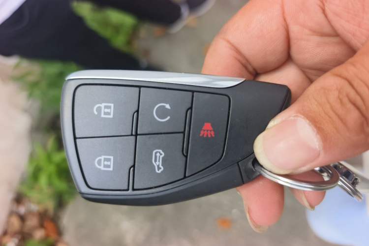 Used Buick GL8 New Energy 2025 Lushang First-Drive Edition 7-Seater Vehicle Key