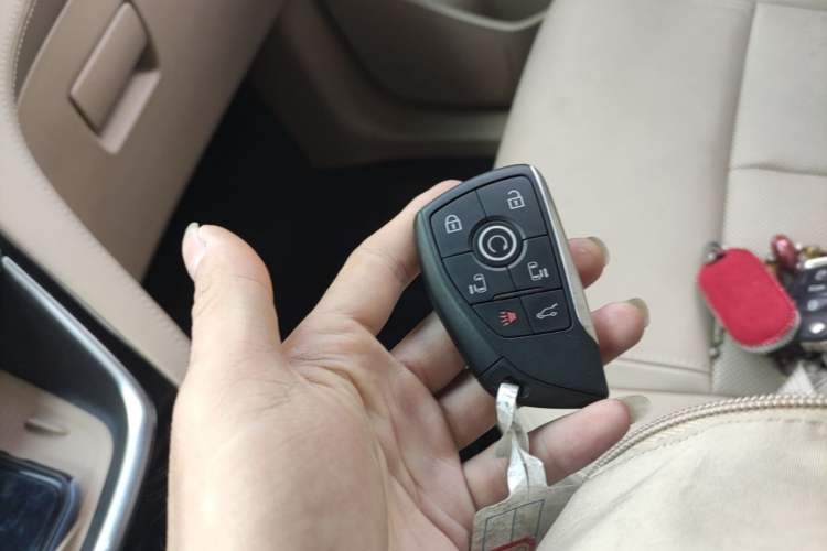 Used Buick GL8 New Energy 2025 Lu Shang Luxury Edition 7-Seater Vehicle Key