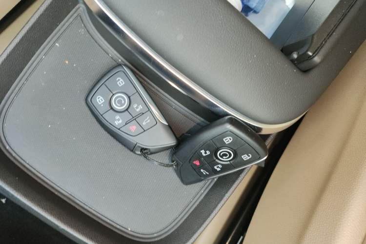 Used Buick GL8 New Energy 2025 Lu Shang Luxury Edition 7-Seater Vehicle Key