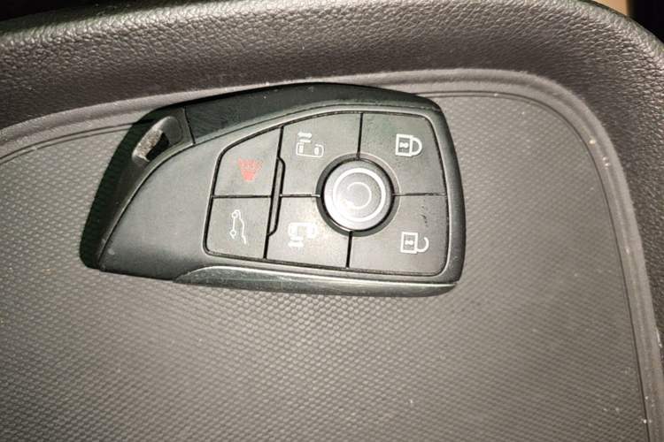 Used Buick GL8 New Energy 2025 Lu Shang Luxury Edition 7-Seater Vehicle Key