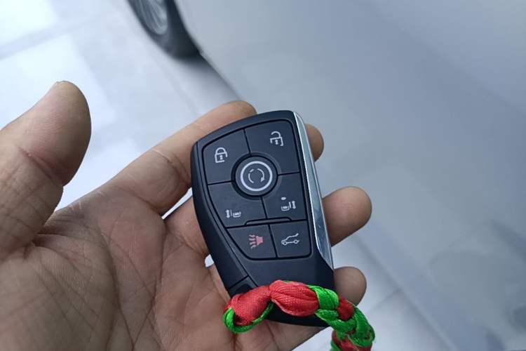 Used Buick GL8 New Energy 2025 Lu Shang Luxury Edition 7-Seater Vehicle Key