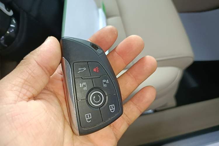Used Buick GL8 New Energy 2025 Lu Shang Luxury Edition 7-Seater Vehicle Key