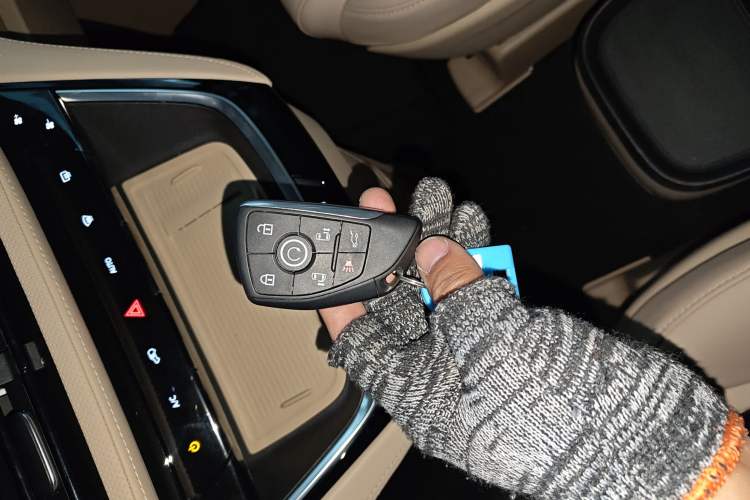 Used Buick GL8 New Energy 2025 Lu Shang Luxury Edition 7-Seater Vehicle Key