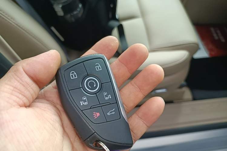 Used Buick GL8 New Energy 2025 Lu Shang Luxury Edition 7-Seater Vehicle Key