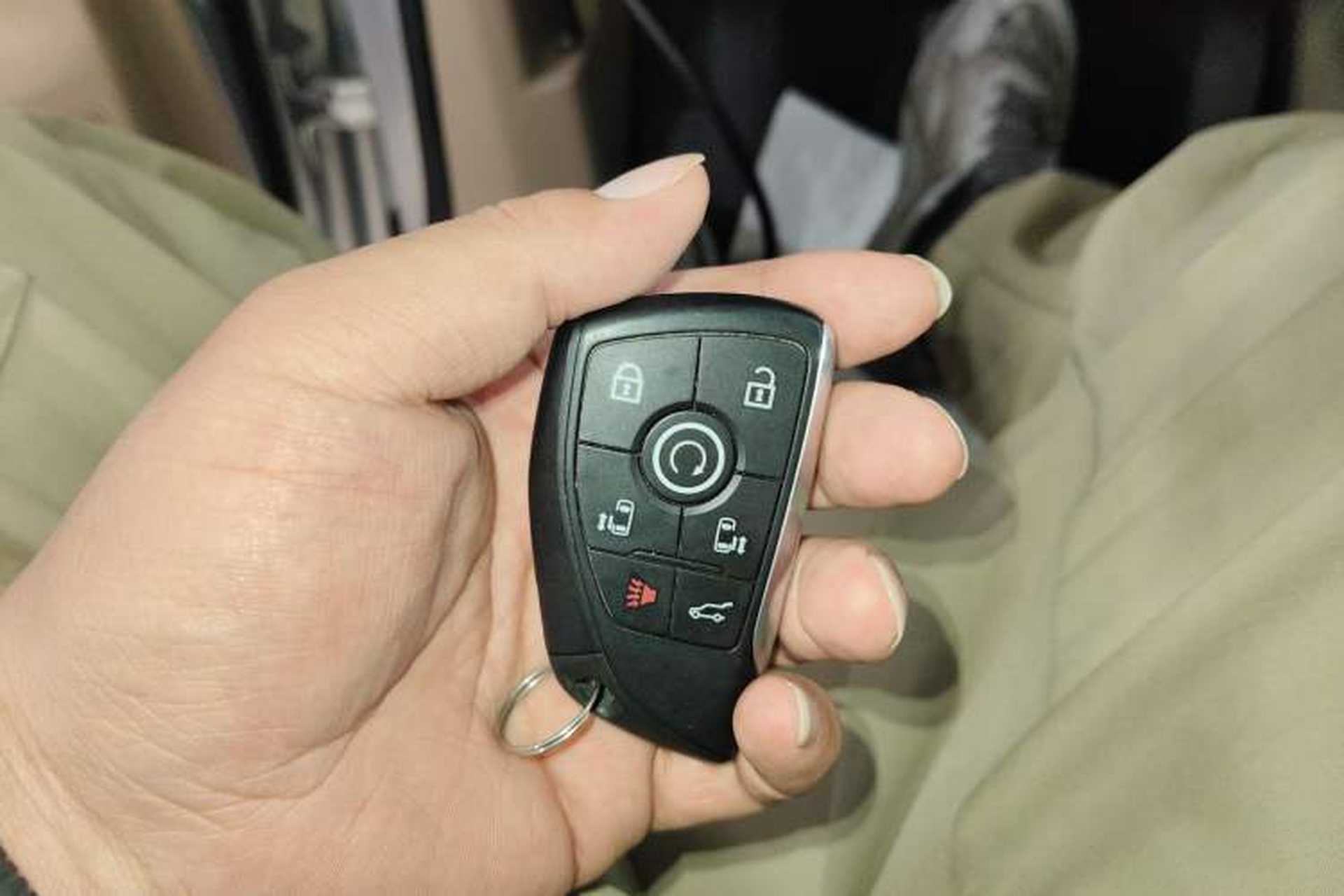 Used Buick GL8 New Energy 2025 Lu Shang Luxury Edition 7-Seater Vehicle Key