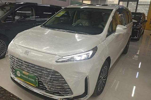 Używany Buick GL8 New Energy 2025 Lushang First-Drive Edition 7-Seater