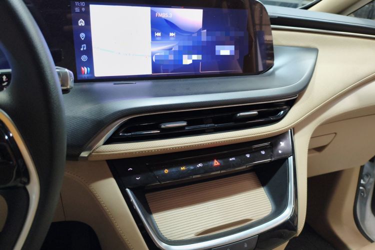 Used Buick GL8 New Energy 2025 Lushang First-Drive Edition 7-Seater Audio And AC Panel