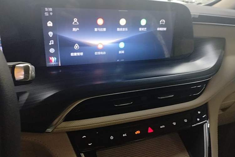 Used Buick GL8 New Energy 2025 Lushang First-Drive Edition 7-Seater Audio And AC Panel