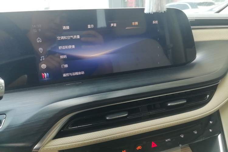 Used Buick GL8 New Energy 2025 Lu Shang Smart Enjoyment Edition 7-Seater Audio And AC Panel