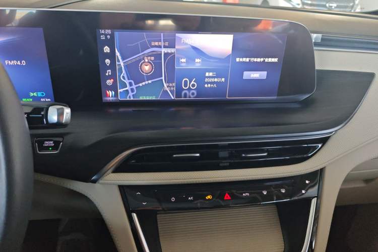 Used Buick GL8 New Energy 2025 Lushang First-Drive Edition 7-Seater Audio And AC Panel