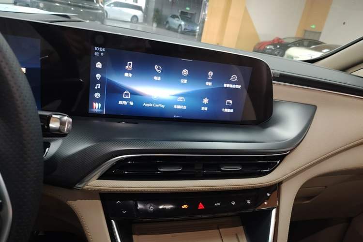 Used Buick GL8 New Energy 2025 Lu Shang Luxury Edition 7-Seater Audio And AC Panel